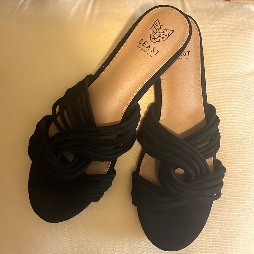 NWOT BEAST FASHION size 9 women’s sandals